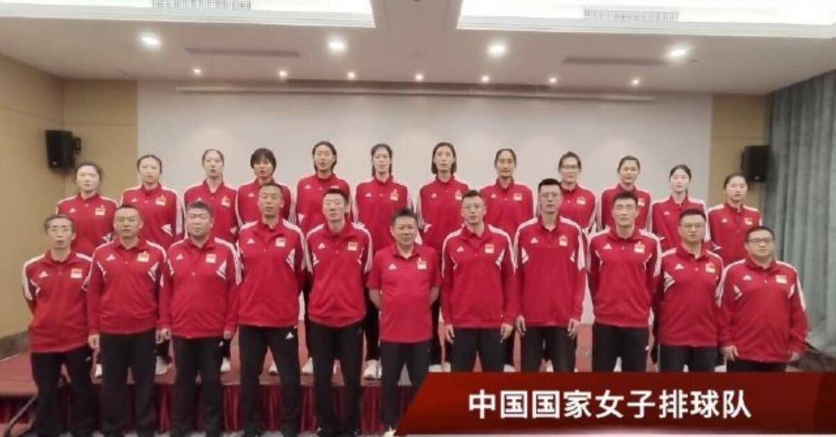 第25分钟，莫利纳后场解围失误，阿尔贝托左路下底横传门前因莫比莱撞射1打偏了。